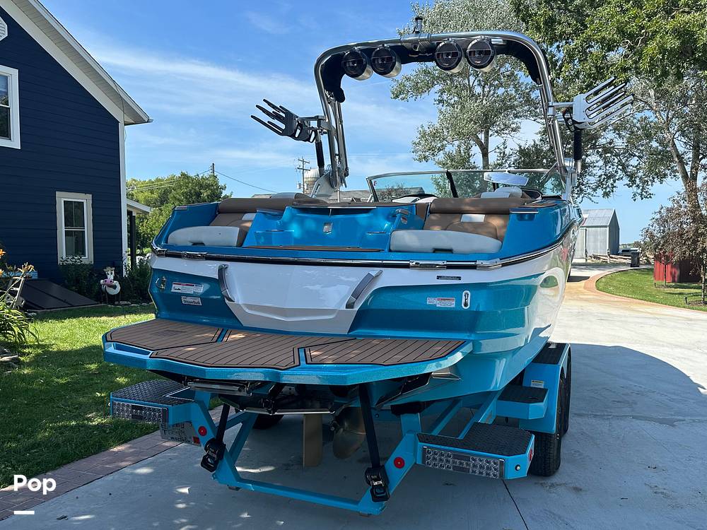 Slide: The Image of Mastercraft X22 2021 - 13030952