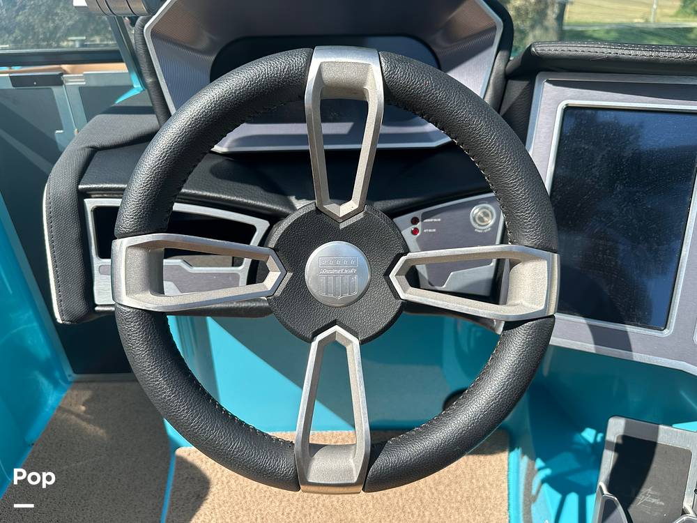 Slide: The Image of Mastercraft X22 2021 - 13031019