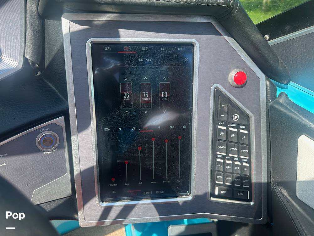 Slide: The Image of Mastercraft X22 2021 - 13031023