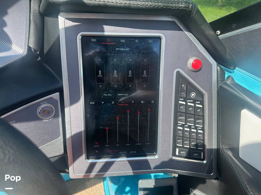 Slide: The Image of Mastercraft X22 2021 - 13031025