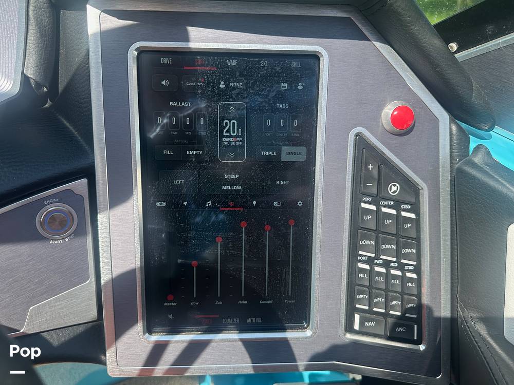 Slide: The Image of Mastercraft X22 2021 - 13031026