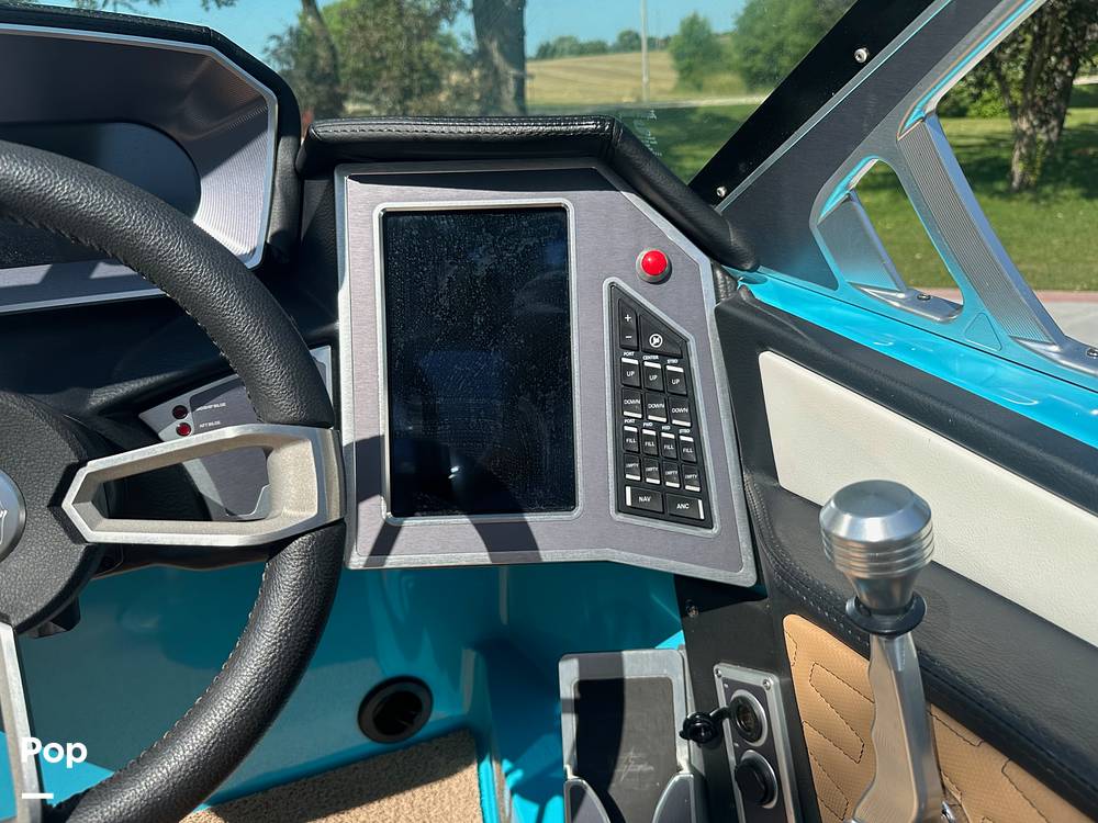 Slide: The Image of Mastercraft X22 2021 - 13031027