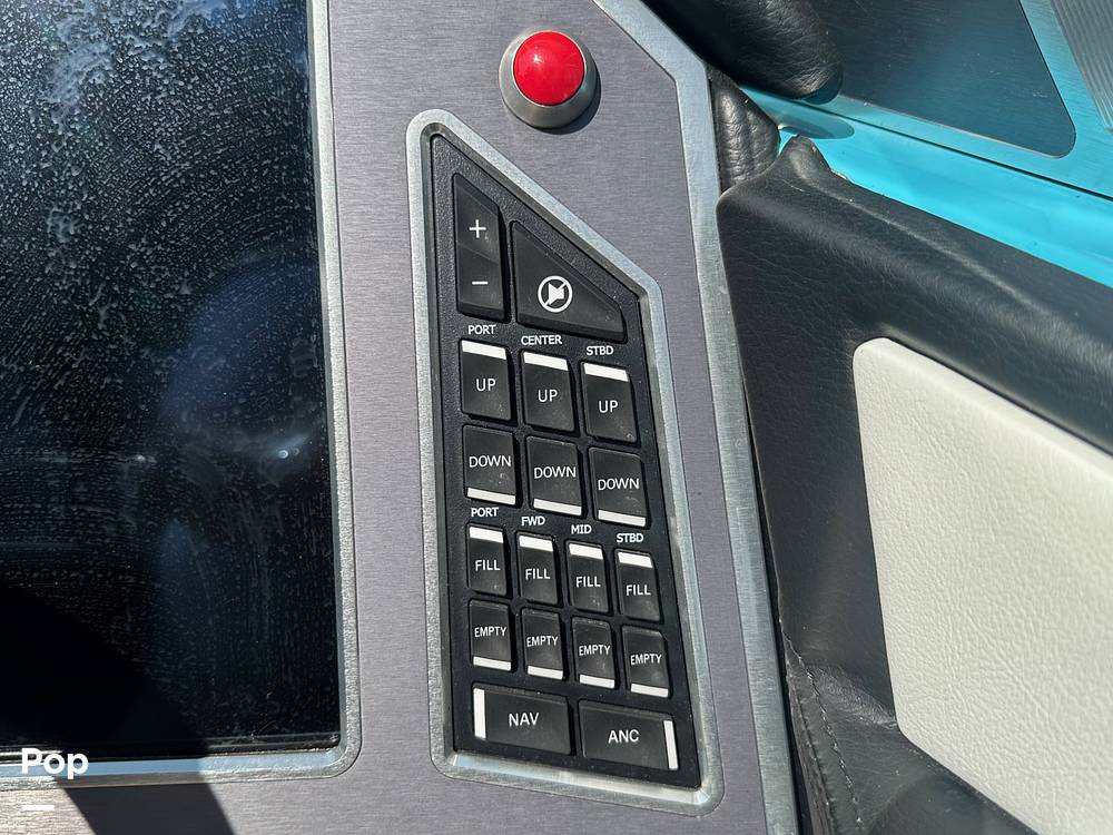 Slide: The Image of Mastercraft X22 2021 - 13031028