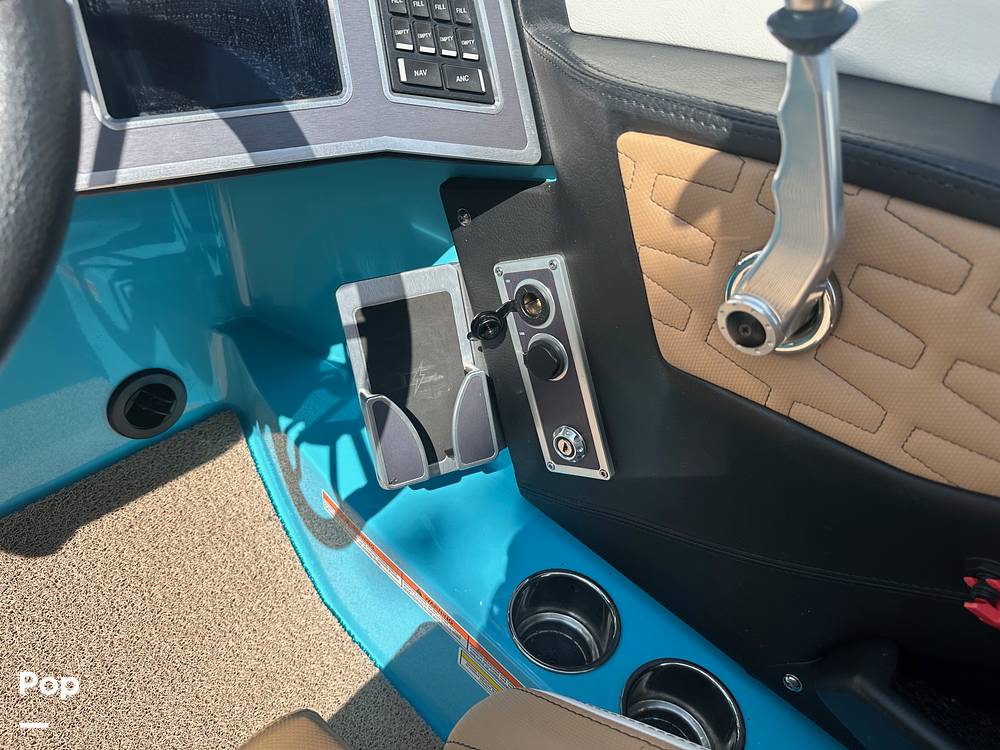 Slide: The Image of Mastercraft X22 2021 - 13031029