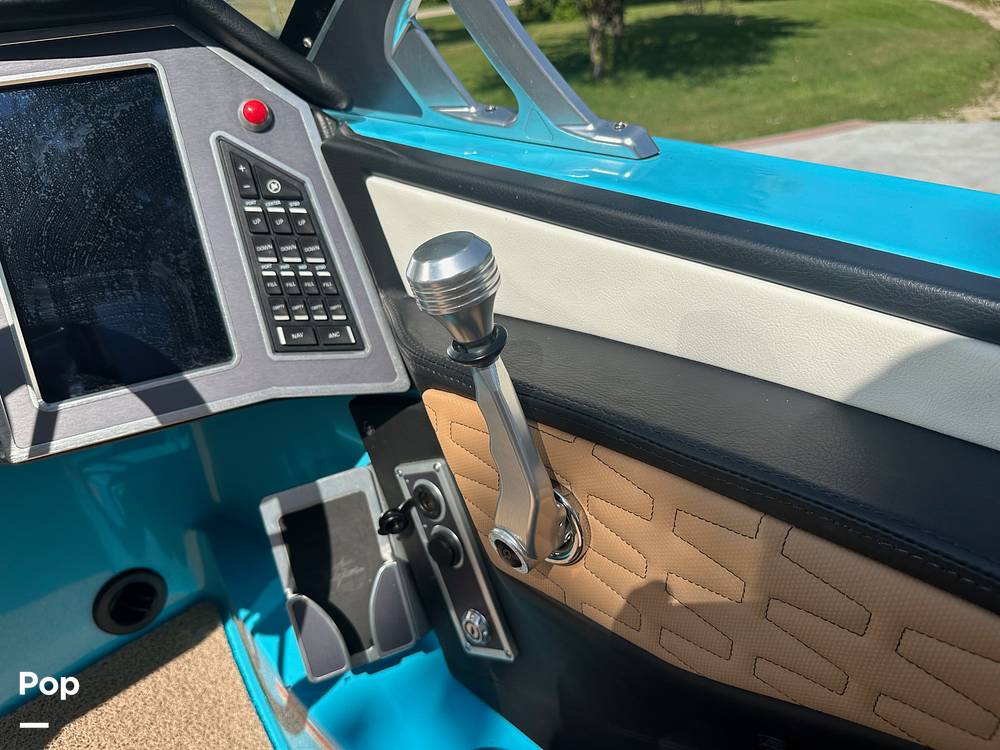 Slide: The Image of Mastercraft X22 2021 - 13031030