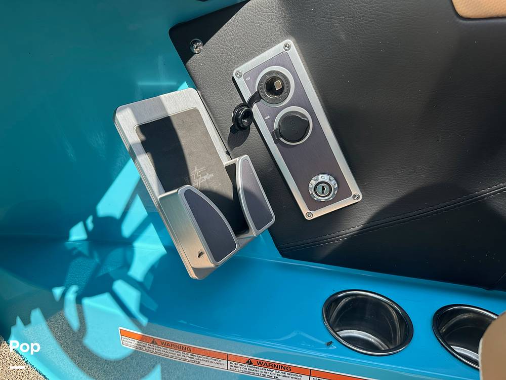 Slide: The Image of Mastercraft X22 2021 - 13031032