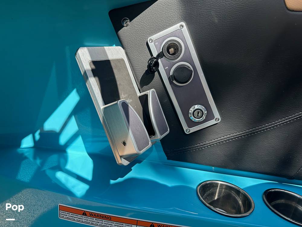 Slide: The Image of Mastercraft X22 2021 - 13031037