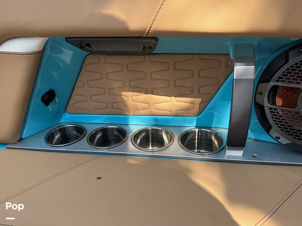 Slide: The Image of Mastercraft X22 2021 - 13031043