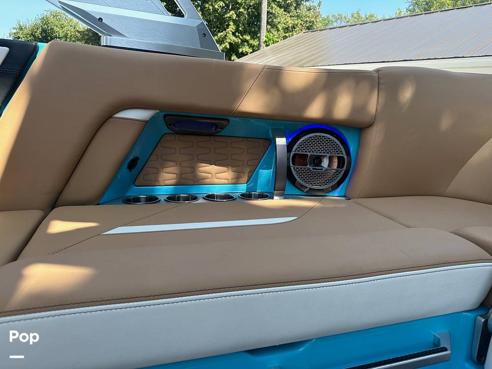 Slide: The Image of Mastercraft X22 2021 - 13031046