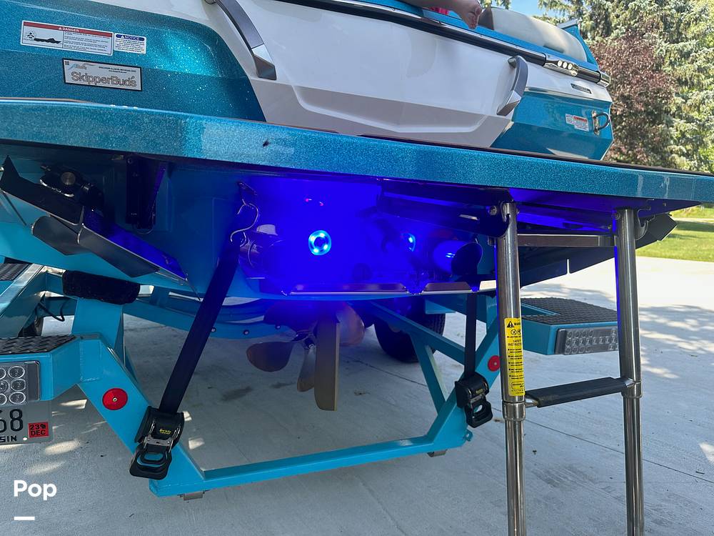 Slide: The Image of Mastercraft X22 2021 - 13031052
