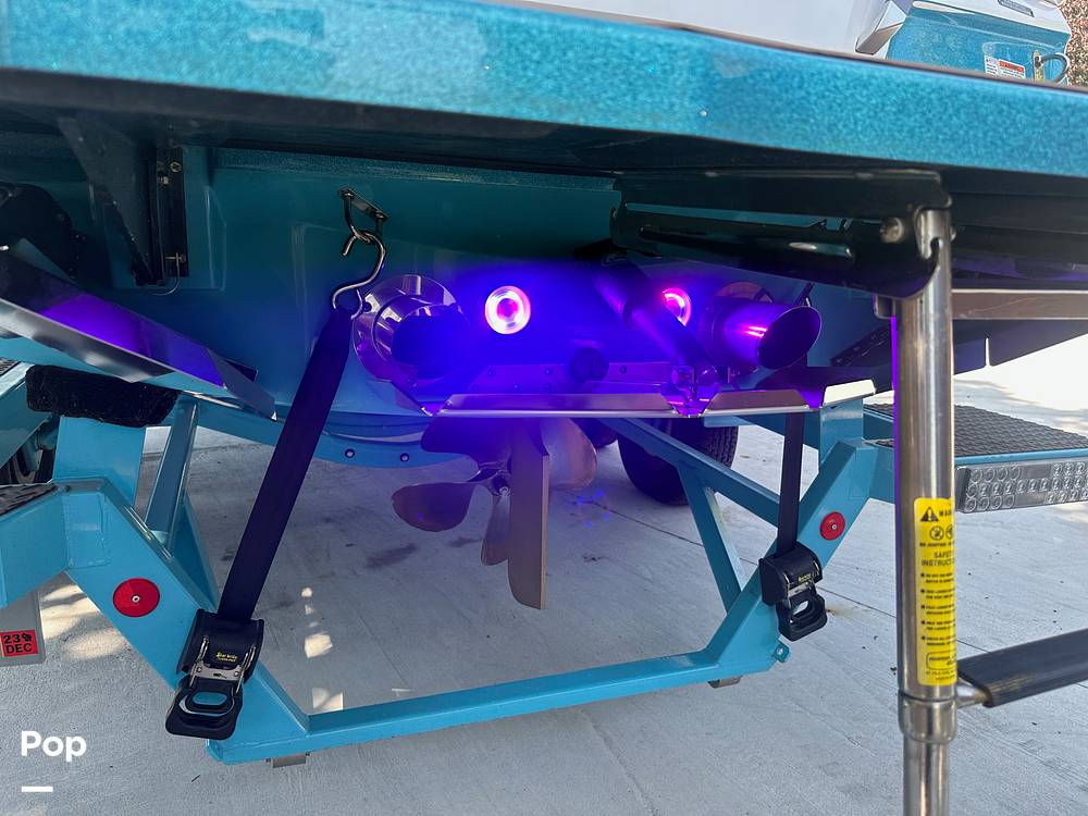 Slide: The Image of Mastercraft X22 2021 - 13031053