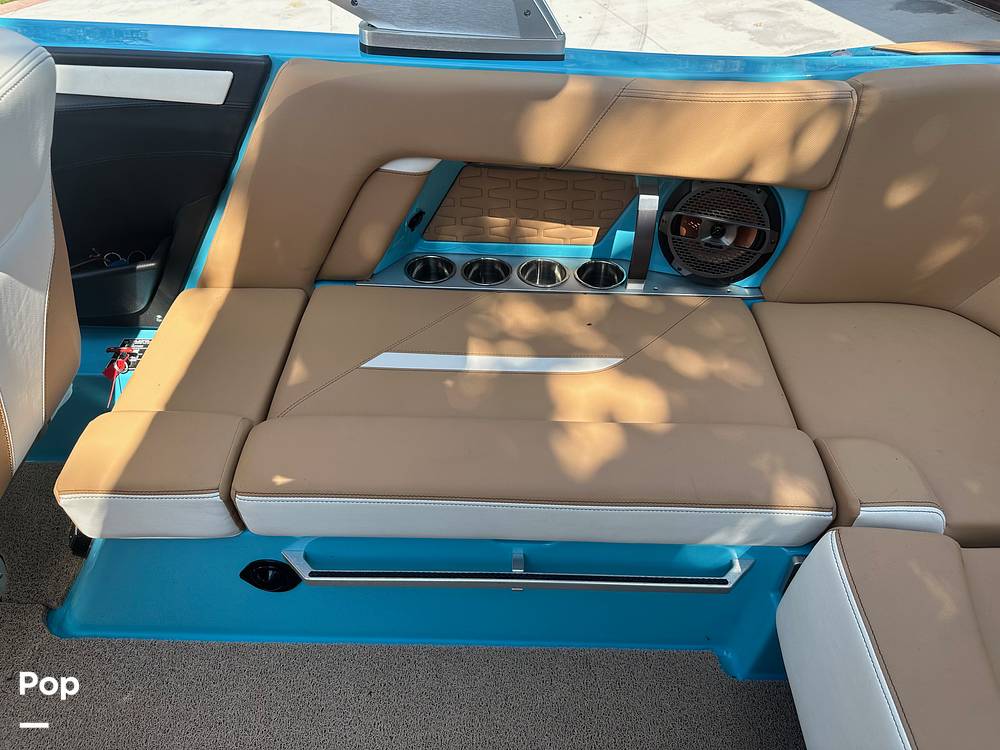 Slide: The Image of Mastercraft X22 2021 - 13031057