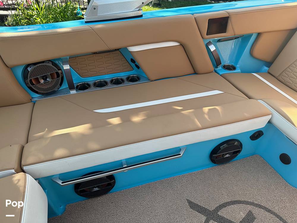 Slide: The Image of Mastercraft X22 2021 - 13031059