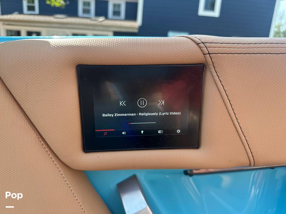 Slide: The Image of Mastercraft X22 2021 - 13031060