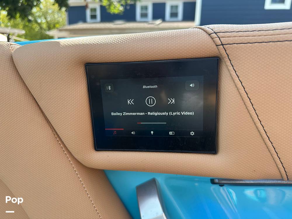 Slide: The Image of Mastercraft X22 2021 - 13031061