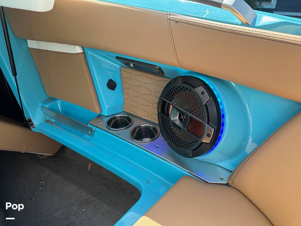 Slide: The Image of Mastercraft X22 2021 - 13031063