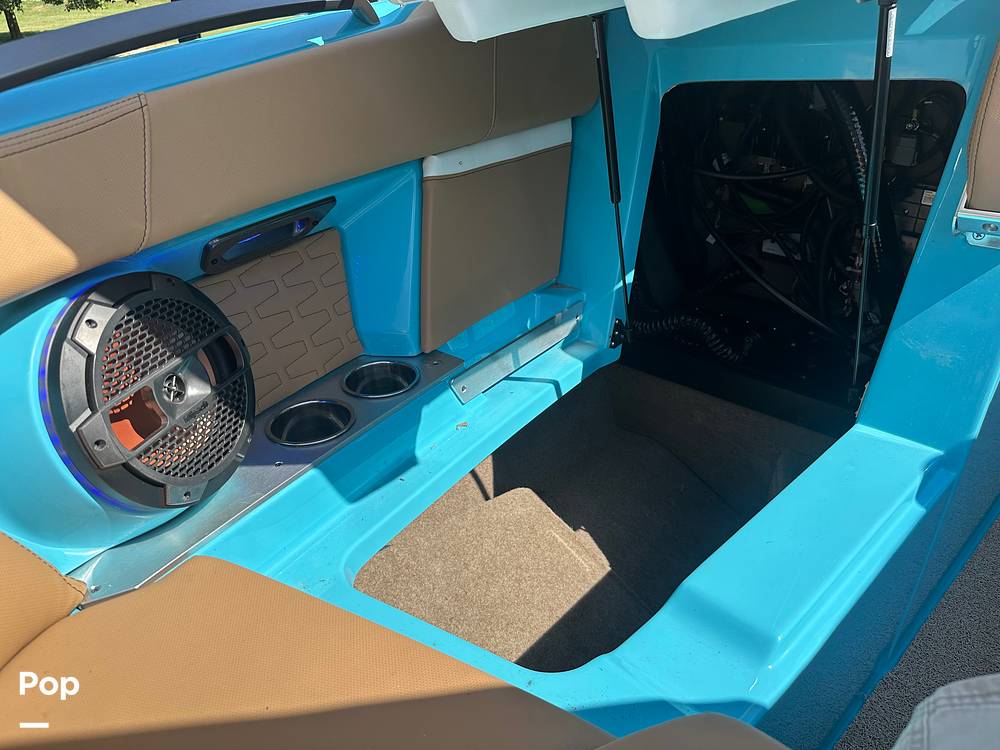 Slide: The Image of Mastercraft X22 2021 - 13031065