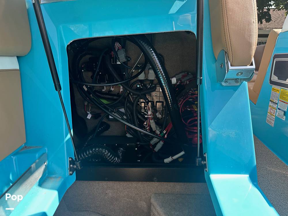 Slide: The Image of Mastercraft X22 2021 - 13031066