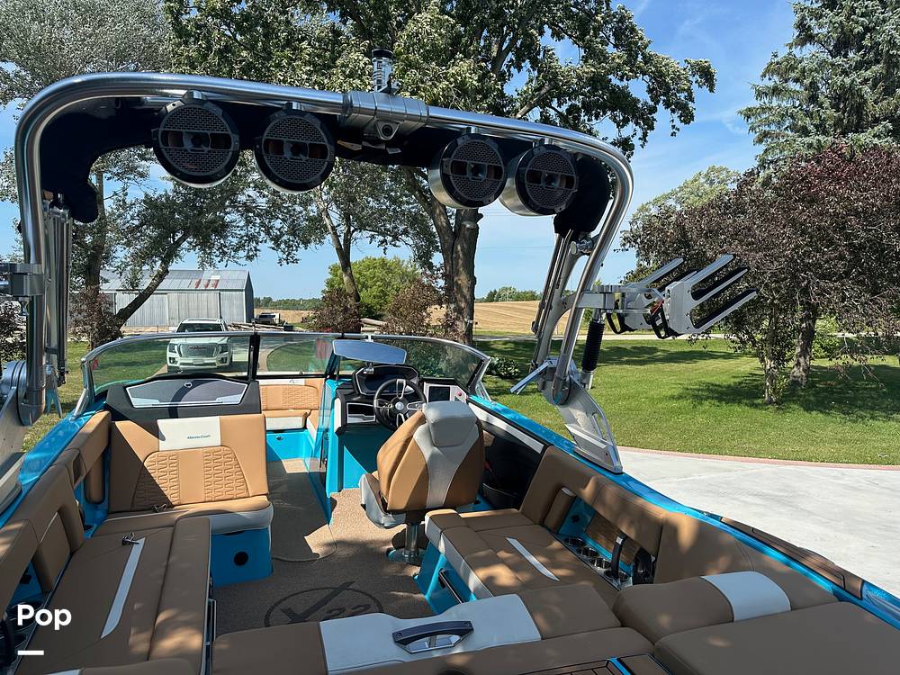 Slide: The Image of Mastercraft X22 2021 - 13030923