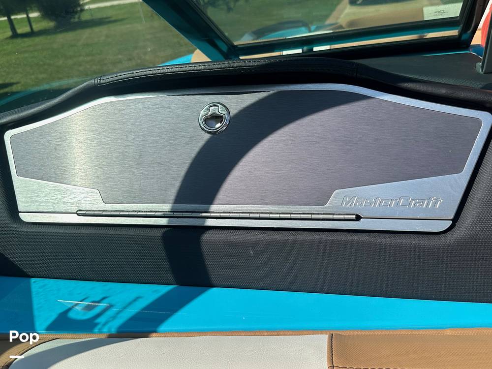 Slide: The Image of Mastercraft X22 2021 - 13031068