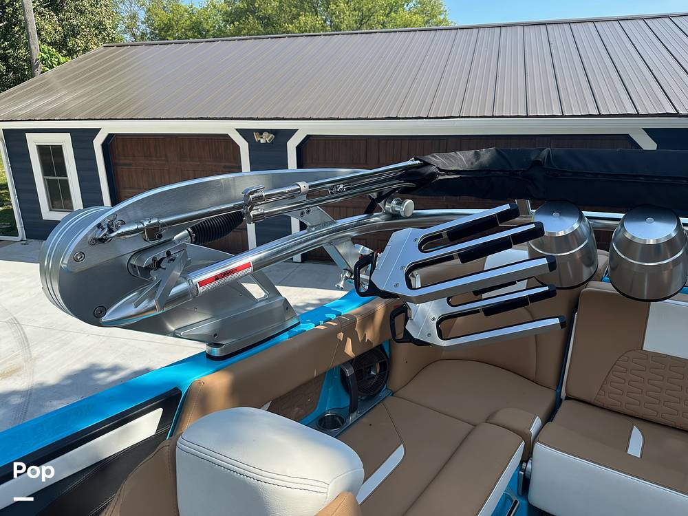 Slide: The Image of Mastercraft X22 2021 - 13031453