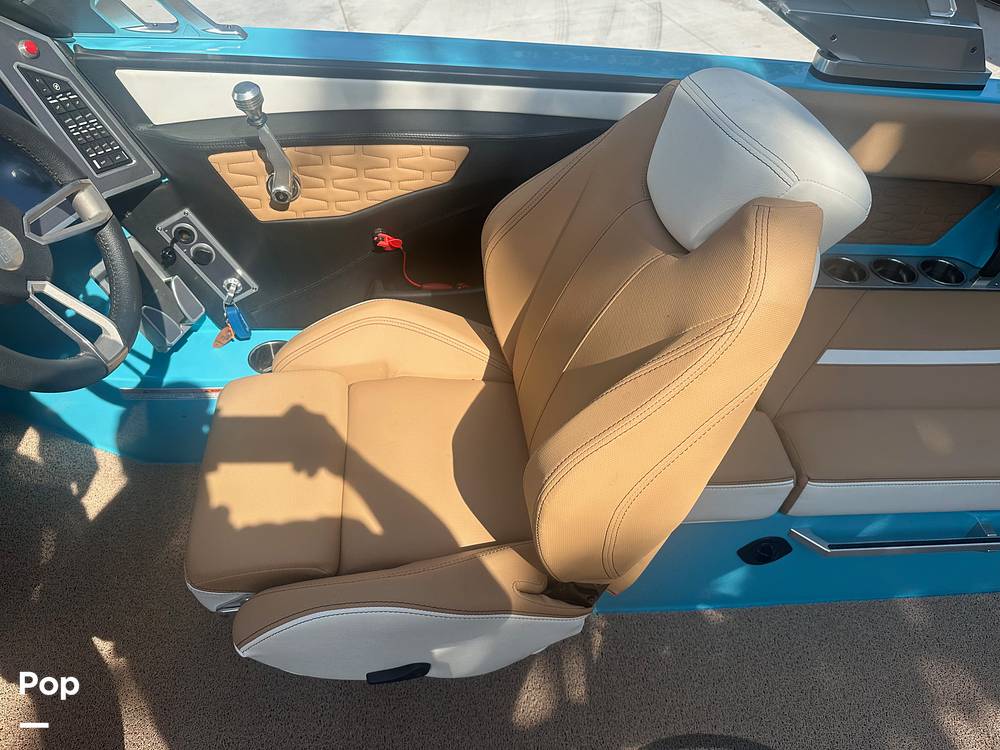 Slide: The Image of Mastercraft X22 2021 - 13031472