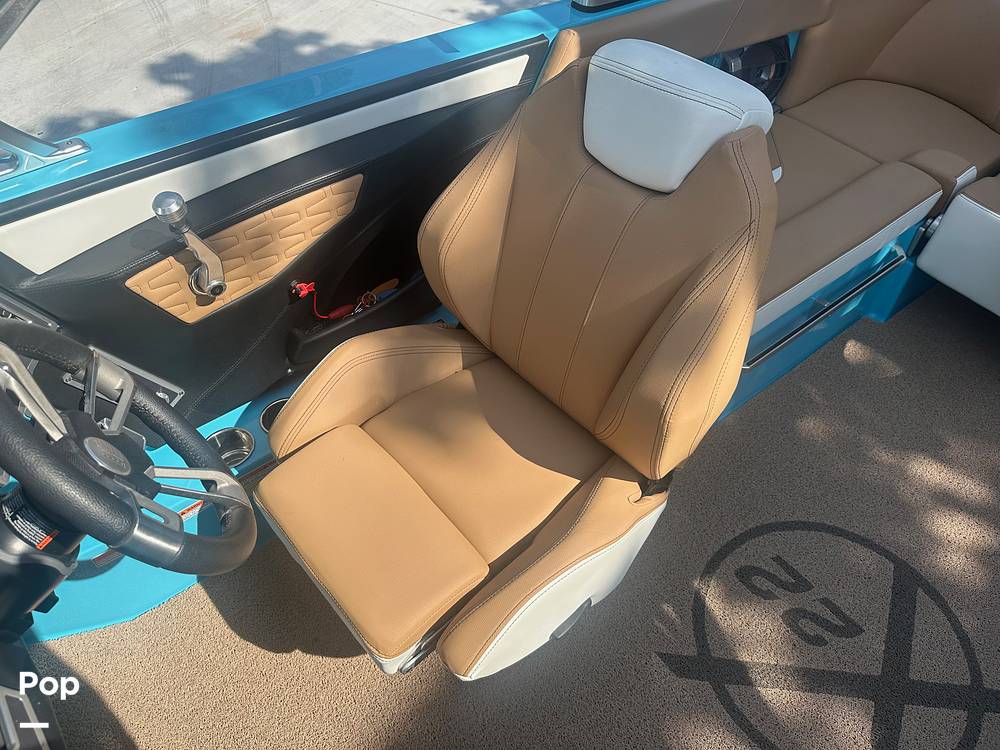 Slide: The Image of Mastercraft X22 2021 - 13031473