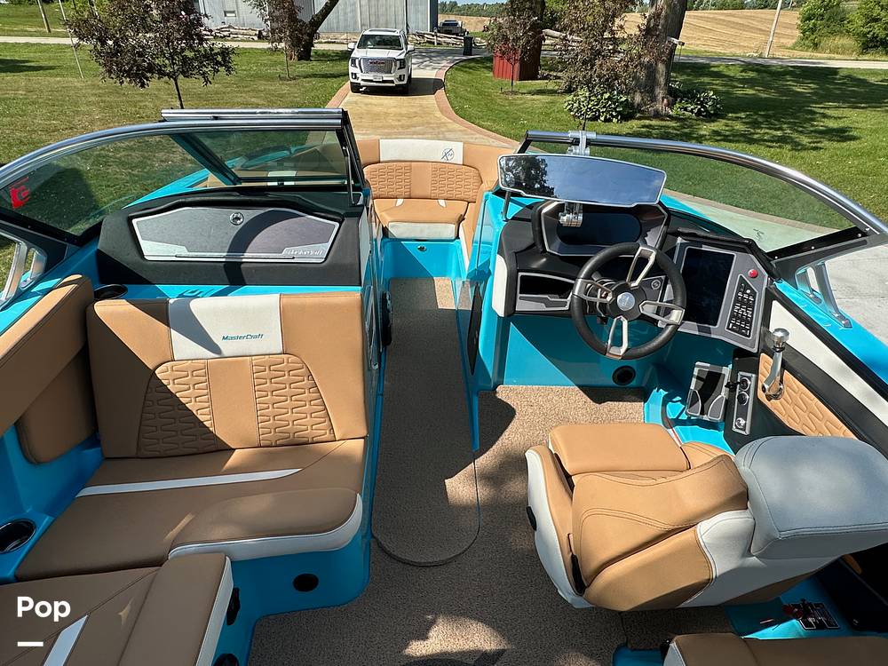 Slide: The Image of Mastercraft X22 2021 - 13031480