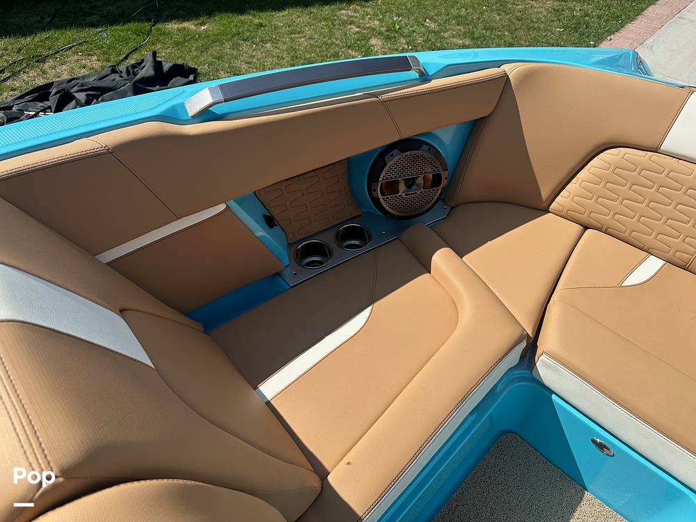 Slide: The Image of Mastercraft X22 2021 - 13030928