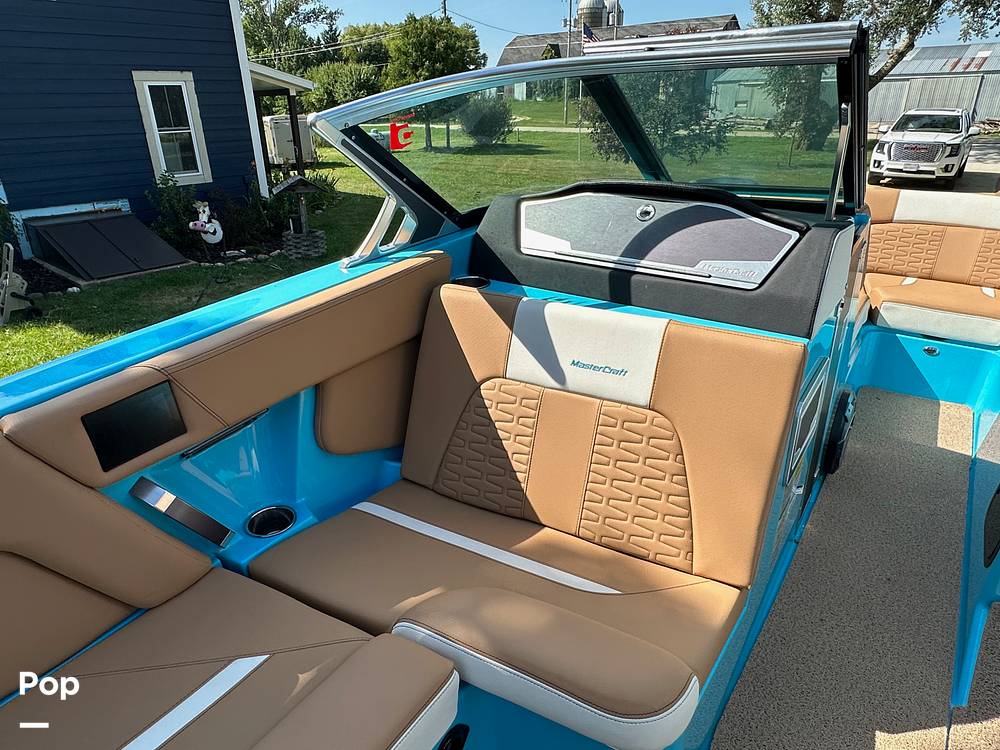 Slide: The Image of Mastercraft X22 2021 - 13031483