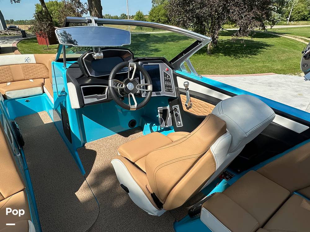 Slide: The Image of Mastercraft X22 2021 - 13031484