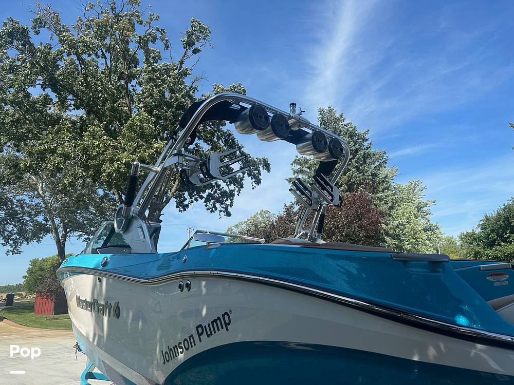 Slide: The Image of Mastercraft X22 2021 - 13031489