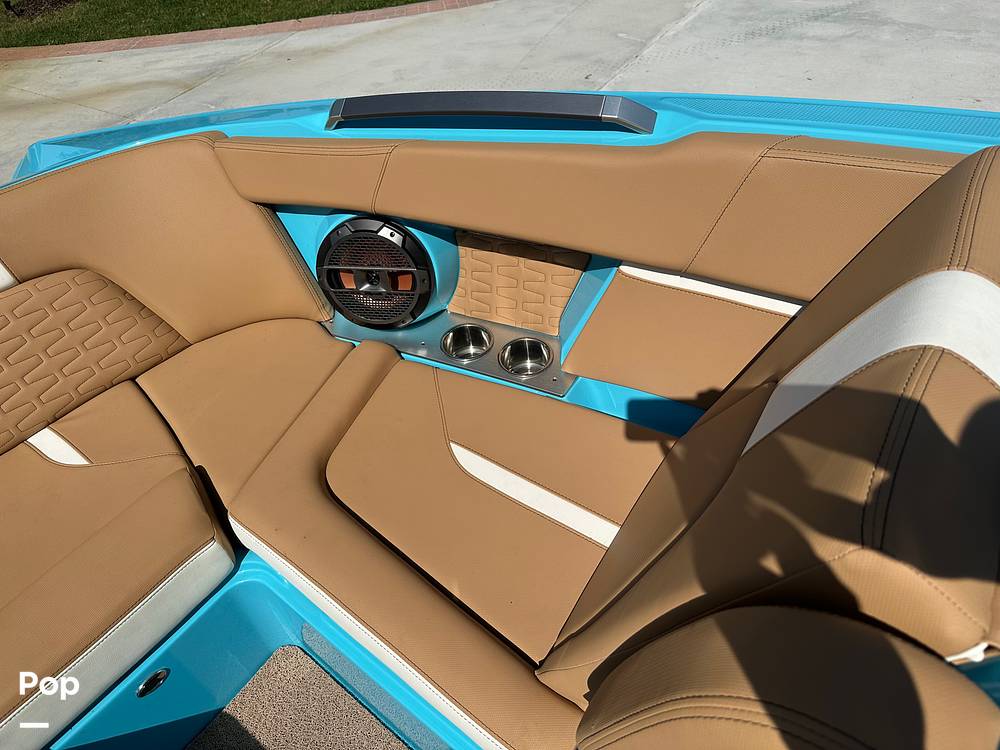 Slide: The Image of Mastercraft X22 2021 - 13030930