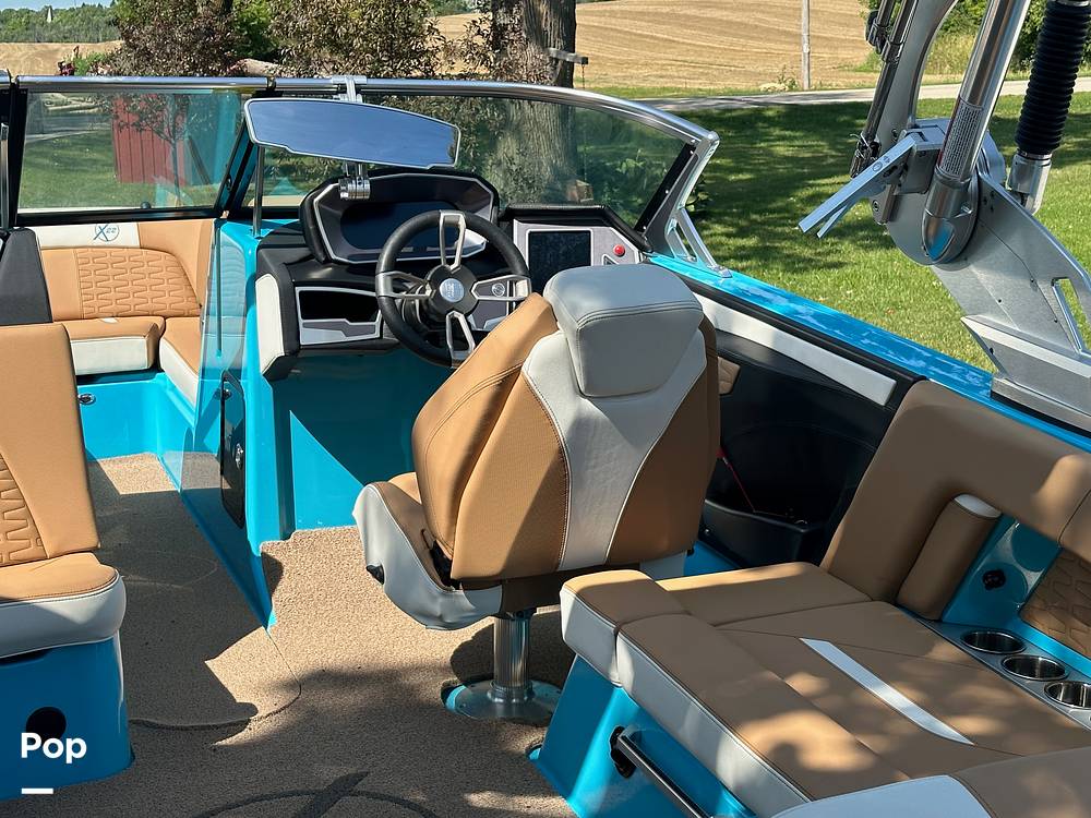 Slide: The Image of Mastercraft X22 2021 - 13030932
