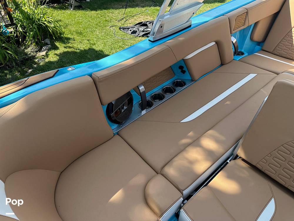 Slide: The Image of Mastercraft X22 2021 - 13030936