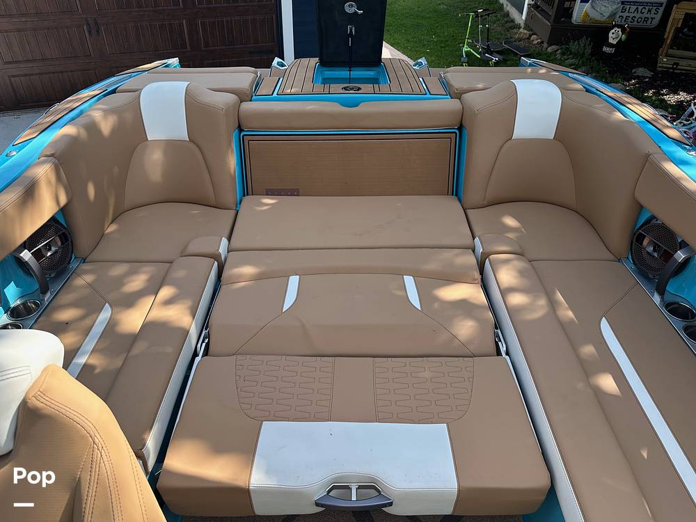 Slide: The Image of Mastercraft X22 2021 - 13030937