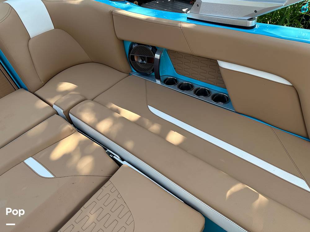 Slide: The Image of Mastercraft X22 2021 - 13030939