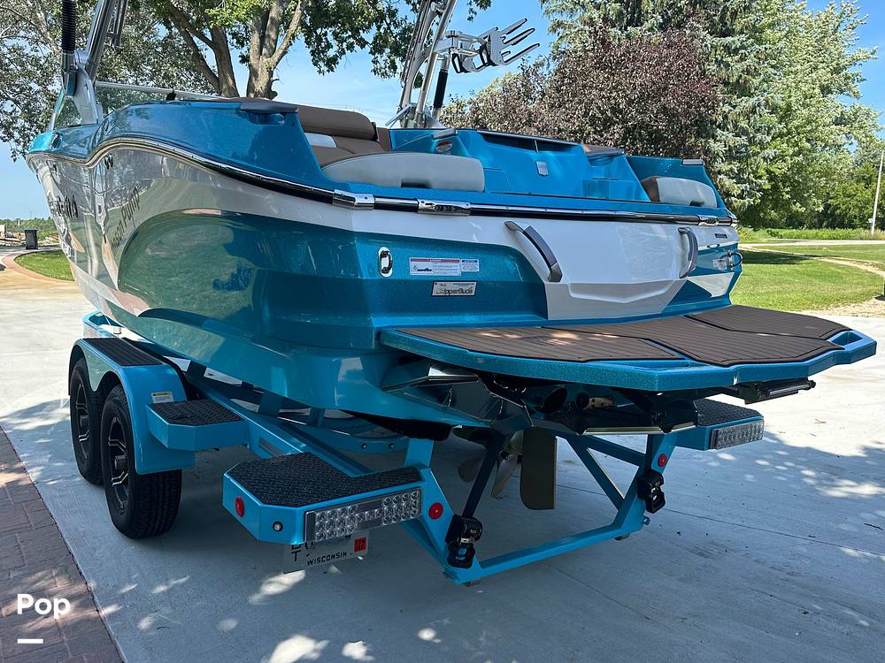 Slide: The Image of Mastercraft X22 2021 - 13030944