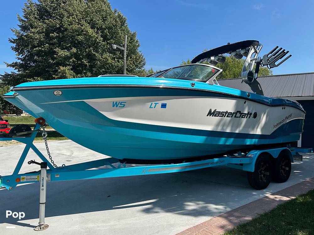 Slide: The Image of Mastercraft X22 2021 - 13030946