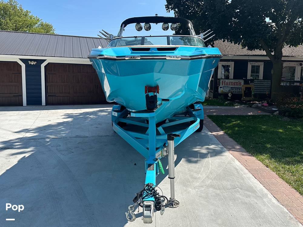 Slide: The Image of Mastercraft X22 2021 - 13030949