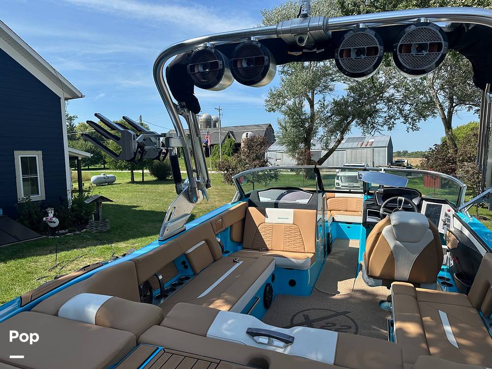Slide: The Image of Mastercraft X22 2021 - 13030922