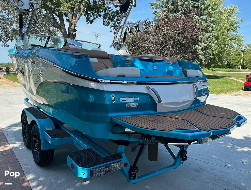 Slide: The Image of Mastercraft X22 2021 - 13030954