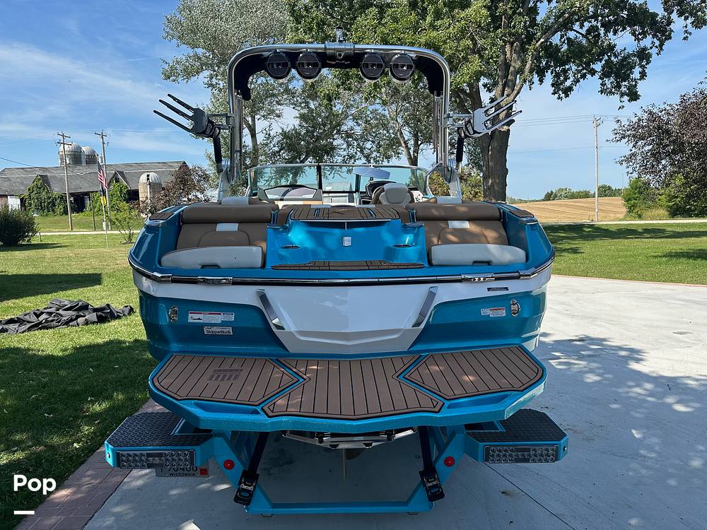 Slide: The Image of Mastercraft X22 2021 - 13030955