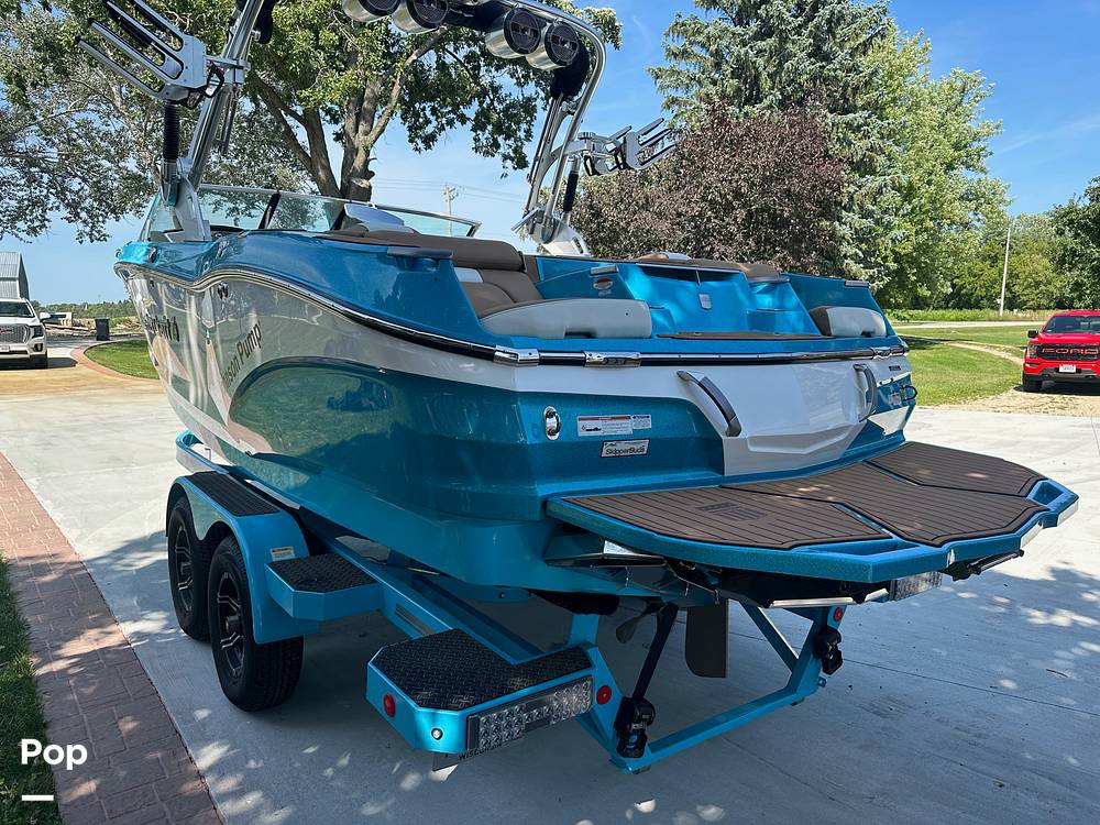 Slide: The Image of Mastercraft X22 2021 - 13030956