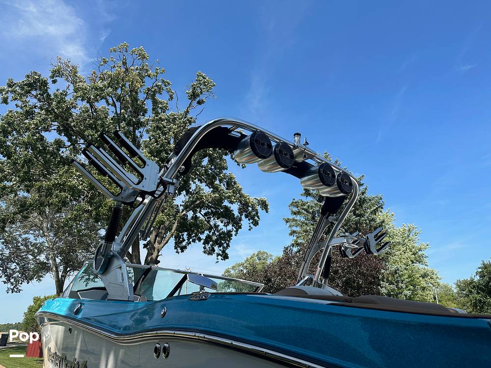 Slide: The Image of Mastercraft X22 2021 - 13030957