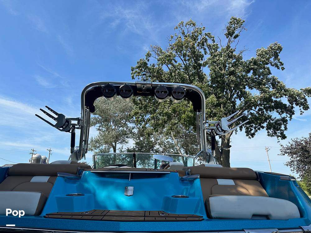 Slide: The Image of Mastercraft X22 2021 - 13030962