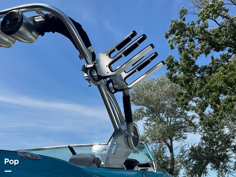 Slide: The Image of Mastercraft X22 2021 - 13030963