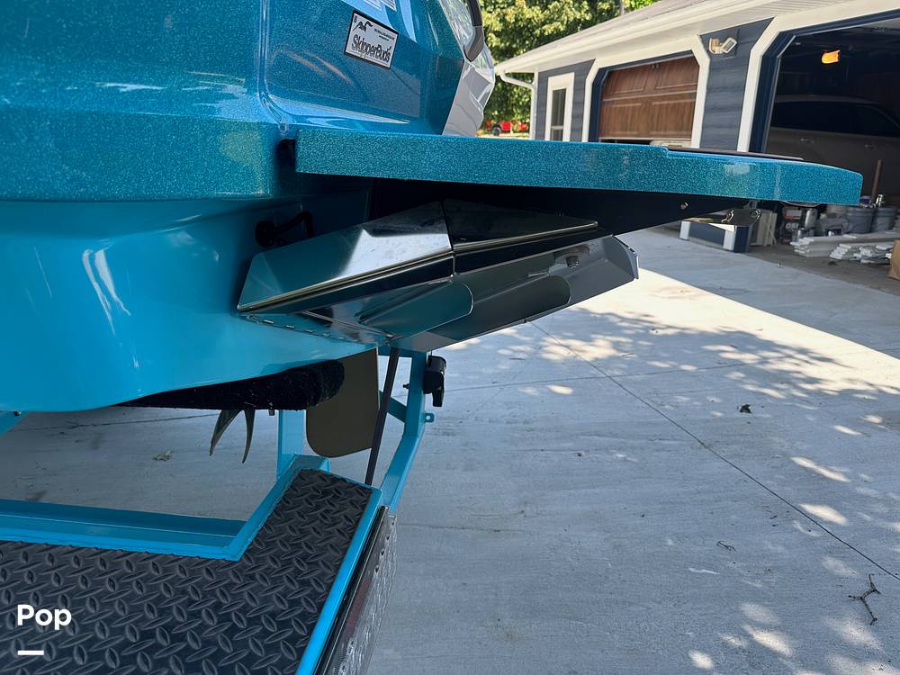 Slide: The Image of Mastercraft X22 2021 - 13030972