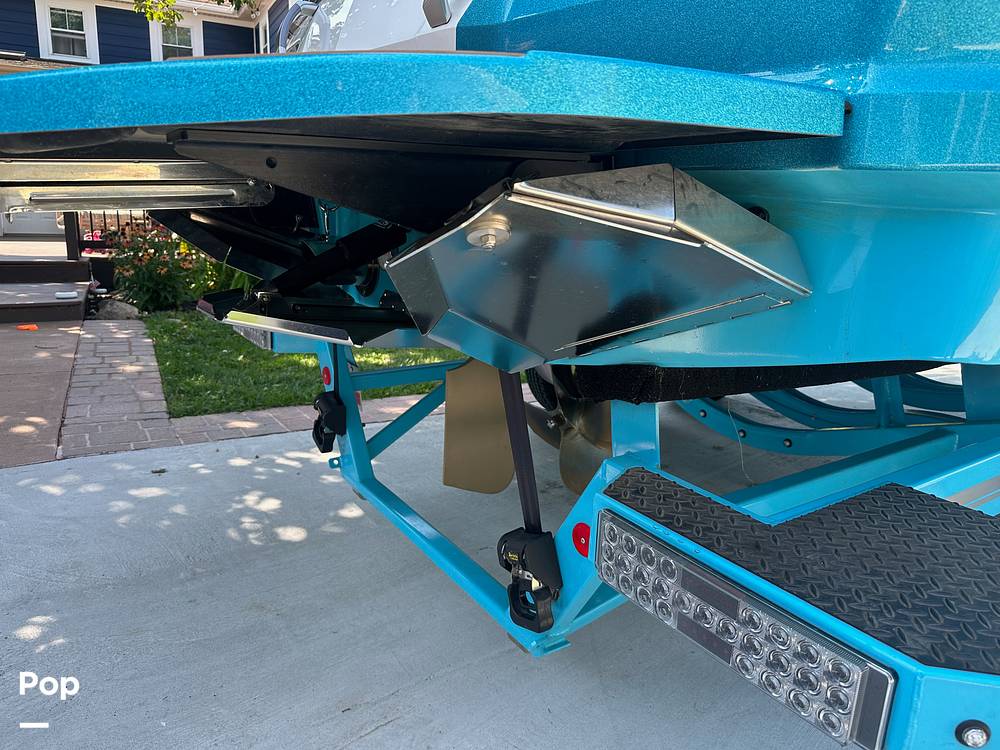 Slide: The Image of Mastercraft X22 2021 - 13030973