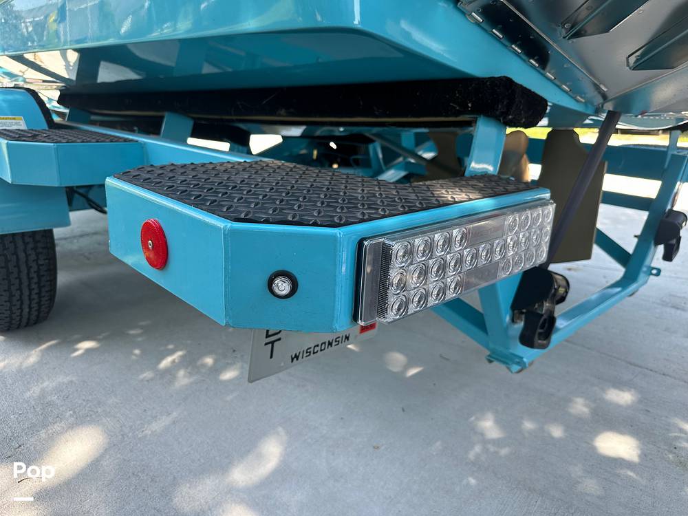 Slide: The Image of Mastercraft X22 2021 - 13030981